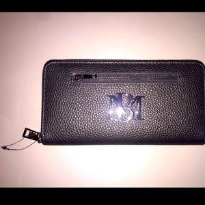 NWOT Badgley‎ Mischka Wallet